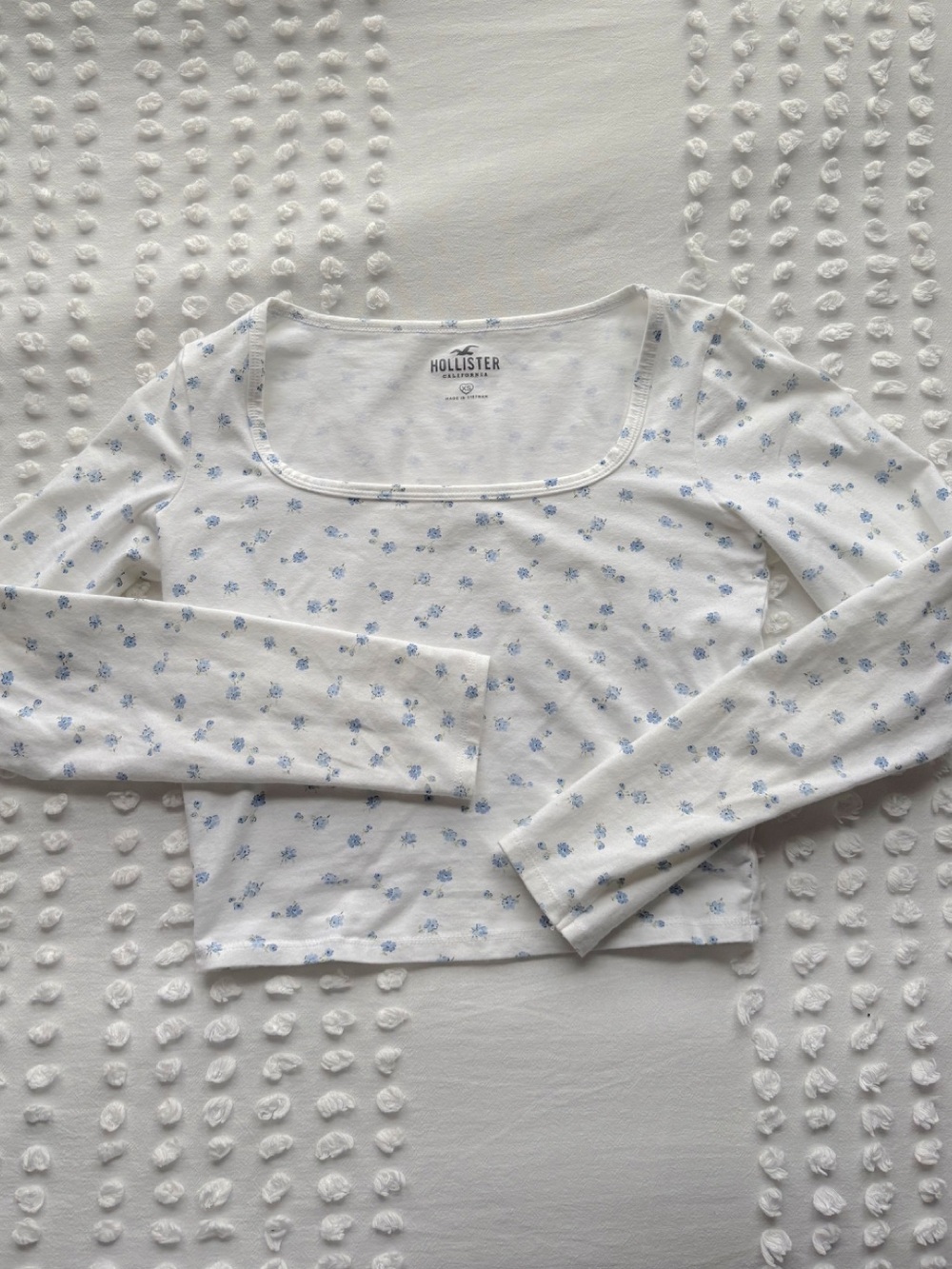 Hollister White Long-Sleeve Scoop Neck Top • Size XS